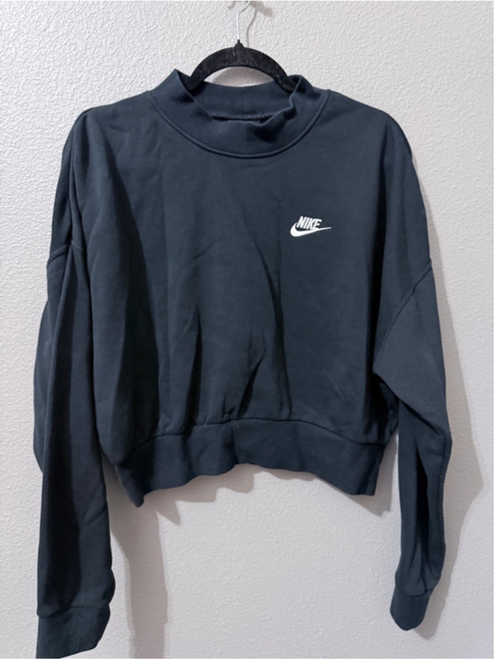 Women's Nike Black Cropped Mock Neck Sweatshirt L euc